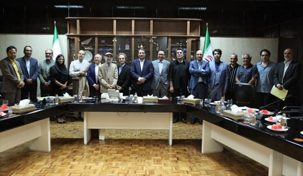 وزیر صمت: جامعه هنری، «ایرانی بخرید» تبلیغ کنند/ تشکیل کمیته فرهنگ و صنعت با حضور هنرمندان