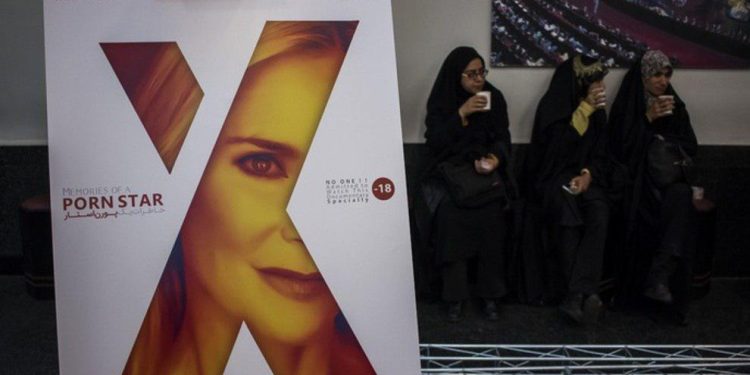 همه چیز درباره تحلیل تیزر و مستند «پورن استار»/ ایکسونامی؛ شاهکار بدون مجوز حوزه هنری تبلیغات اسلامی: از مقایسه ارتفاع مایوهای کنار ساحل در آمریکا تا ارتفاع مانتوها در ایران!