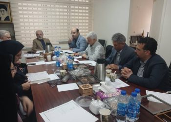 بررسی راهکارهای مقابله با رکود و نوسانات مالی در کمیسیون توسعه بازرگانی بنیاد امید ایرانیان/ درخواست بازنگری در سیاست‌های اقتصادی در دوران مذاکرات هسته‌ای