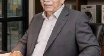برندی که در خانهها ماند؛ قصه آبسال و مردی که نیمقرن کنار آن ایستاد